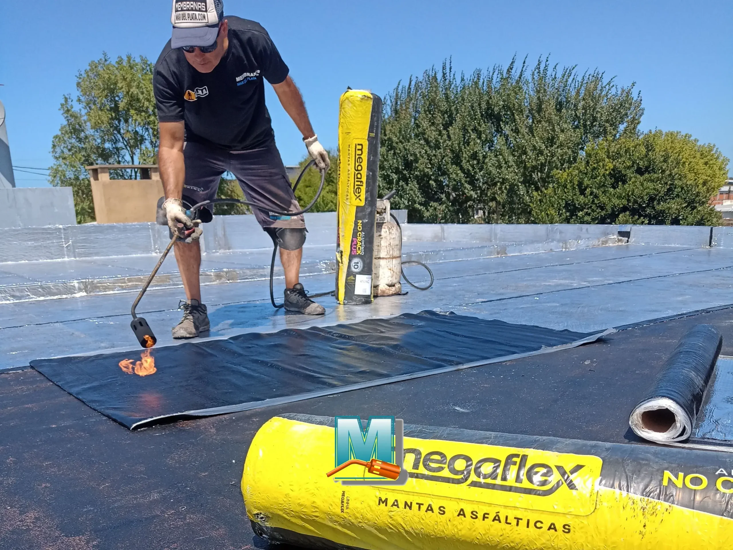 membranas para techos mar del plata Equipo certificado trabajando con membranas para techos Mar del Plata