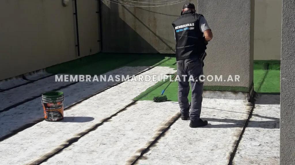 Colocación de membrana geotextil en terrazas y azoteas de Mar del Plata